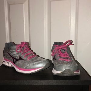 Women’s Wave Rider 20 running shoe